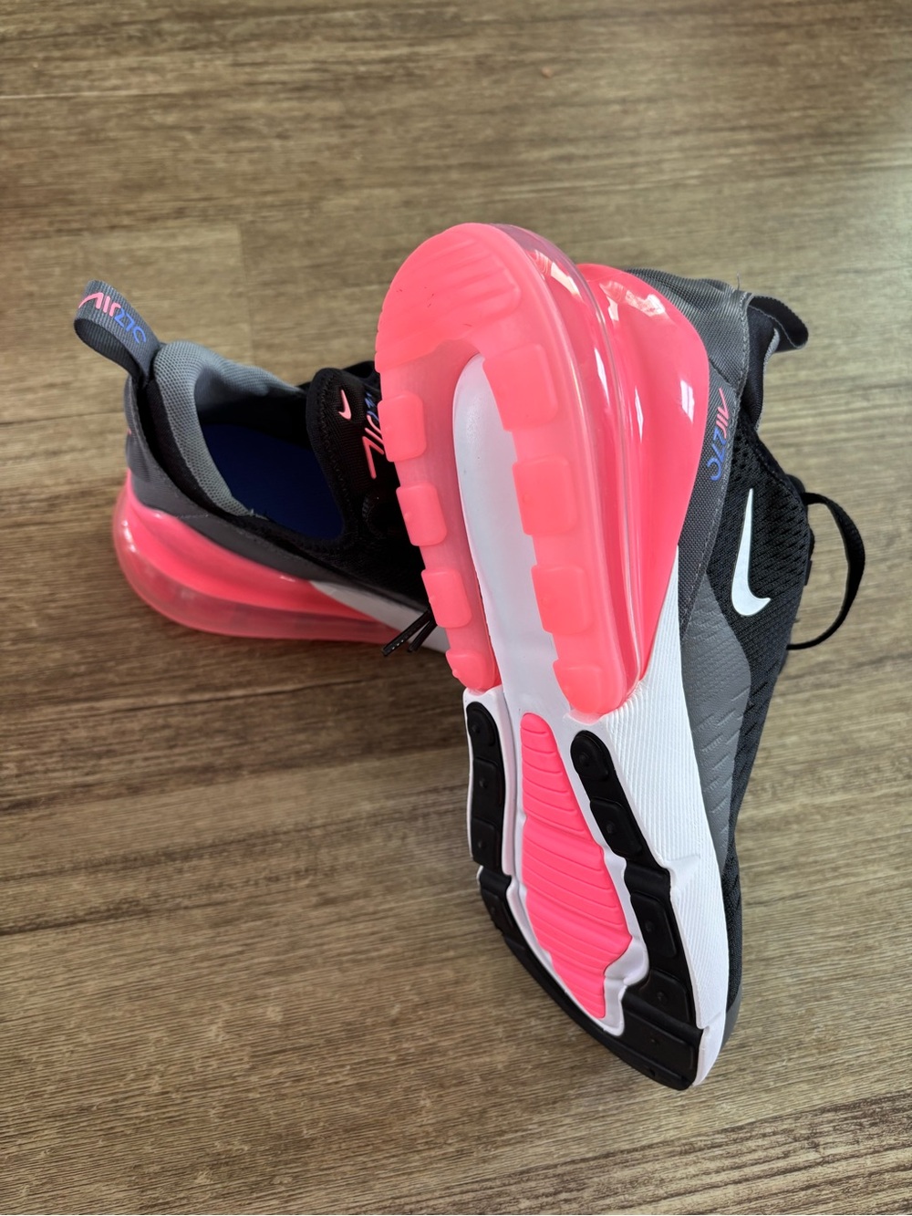 Youth Nike Air Max 270. Size 6.5Y. - Picture 3 of 6